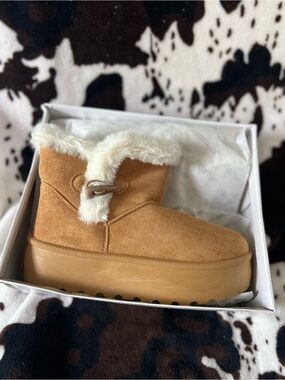 Faux-Suede Platform Boots in Chestnut with Faux Fur